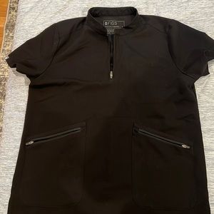 Figs scrub top size small in color black